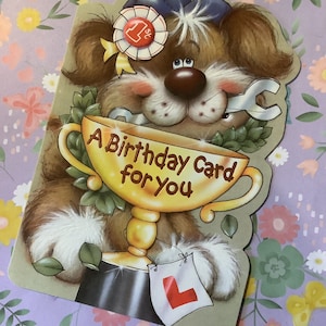 ZELDZAME vintage/retro ongebruikte jaren 80 'A Birthday Card For You' schattig ontwerp coureur/monteurhond - nostalgische kaart - kaart autorijden/autoliefhebber