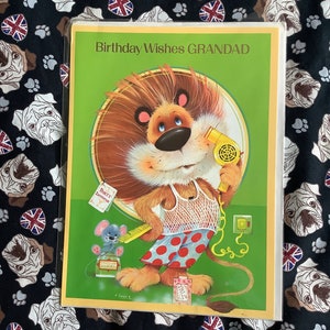 RARO Grande Verdadeiro Vintage Circa 1970s 'Desejos de Aniversário Vovô' Cartão com Super Retro & Kitsch Design de Leão e Rato - Um Divertido Cartão Nostálgico