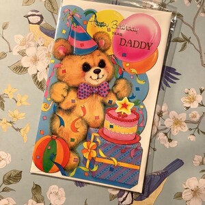 FABULOUS Vintage/Retro Circa 1980s 'Happy Birthday Dear Daddy' Cartão de aniversário - Fofo ursinho de pelúcia e design de bolo - Verso doce - Amante vintage