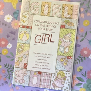 RARO Vintage/Retro Circa 1980s 'Felicitaciones por el nacimiento de su bebé niña' Tarjeta - Super lindo diseño con dulce poema - Vintage Lovers