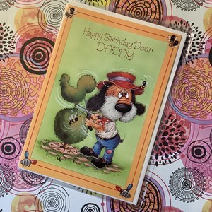Raro vintage retro por volta dos anos 70 'Cartão de feliz aniversário querido papai' com lindo 'pai cachorro' fazendo topiaria/design de jardinagem! Doce verso nostálgico