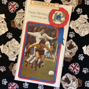 Cartão RARO vintage/retro de futebol/futebol dos anos 80 com tema 'Feliz aniversário, agora você tem 12 anos' - Cartão de aniversário retrô para amante de futebol/futebol - colecionável