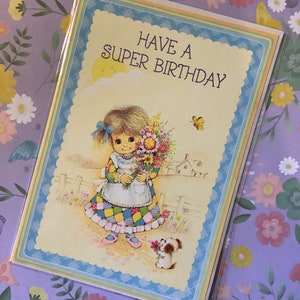 SELTENE Vintage/Retro Circa 1970er Jahre 'Have A Super Birthday' Karte - Super süßes kleines Mädchen, Hund & Blumenmuster - süßer Vers - Retro liebender Freund
