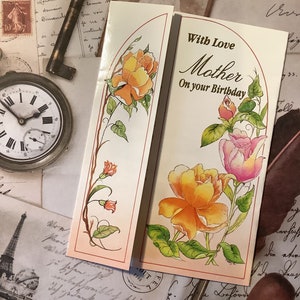 Cartão vintage da década de 1980 'Com amor, mãe em seu aniversário' com lindo design de janela floral e verso doce - cartão para tesouro