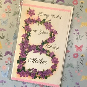 vintage Circa 1980s 'Loving Wishes On Your Birthday Mother' Card avec un très joli motif floral lilas et un verset doux et doux - Carte à garder