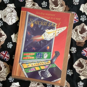 RARA cartolina vintage anni '80 "Invio i più calorosi auguri di compleanno a un papà molto speciale" - Design del gioco arcade Space Invaders - Papà appassionato di giochi retrò