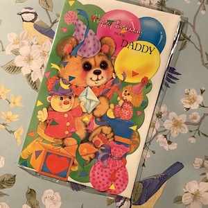 FABULOSO Vintage/Retro Circa 1980 'Feliz Aniversário, Querido Papai' Cartão de Aniversário - Bonito Urso de Pelúcia e Design de Brinquedos - Doce Verso - Amante Vintage
