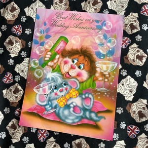 Cartão grande tamanho A4 vintage/retro, por volta dos anos 1970, para seu aniversário de casamento - Animais ADORÁVEIS apreciando champanhe - Doce saudação VINCULADO