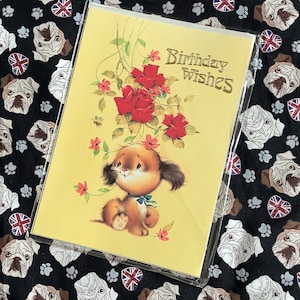 RARO Grande Verdadeiro Vintage/Retro Circa 1970s 'Desejos de Aniversário' Cartão - Kitsch/Retro/Cão Fofo e Design de Rosas Vermelhas - Cartão Retro/Vintage/Amante de Cachorro