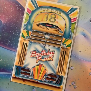 RARE carte d'anniversaire « Vous avez 18 ans » vintage des années 1980 avec un Juke Box fabuleux - carte amateur de musique/vinyle - carte nostalgique - carte à garder