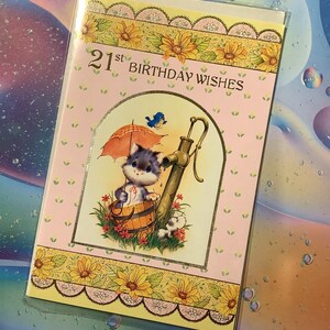 Cartão RARO Vintage Circa 1970s '21st Birthday Wishes' Design Bonito, Kitsch Gato, Rato e Pássaro Azul - Cartão Nostálgico - Verso Doce - Um Cartão Para Guardar