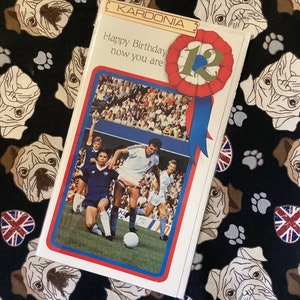 Cartão RARO vintage/retro de futebol/futebol dos anos 80 com tema 'Feliz aniversário, agora você tem 12 anos' - Cartão de aniversário retrô para amante de futebol/futebol - colecionável