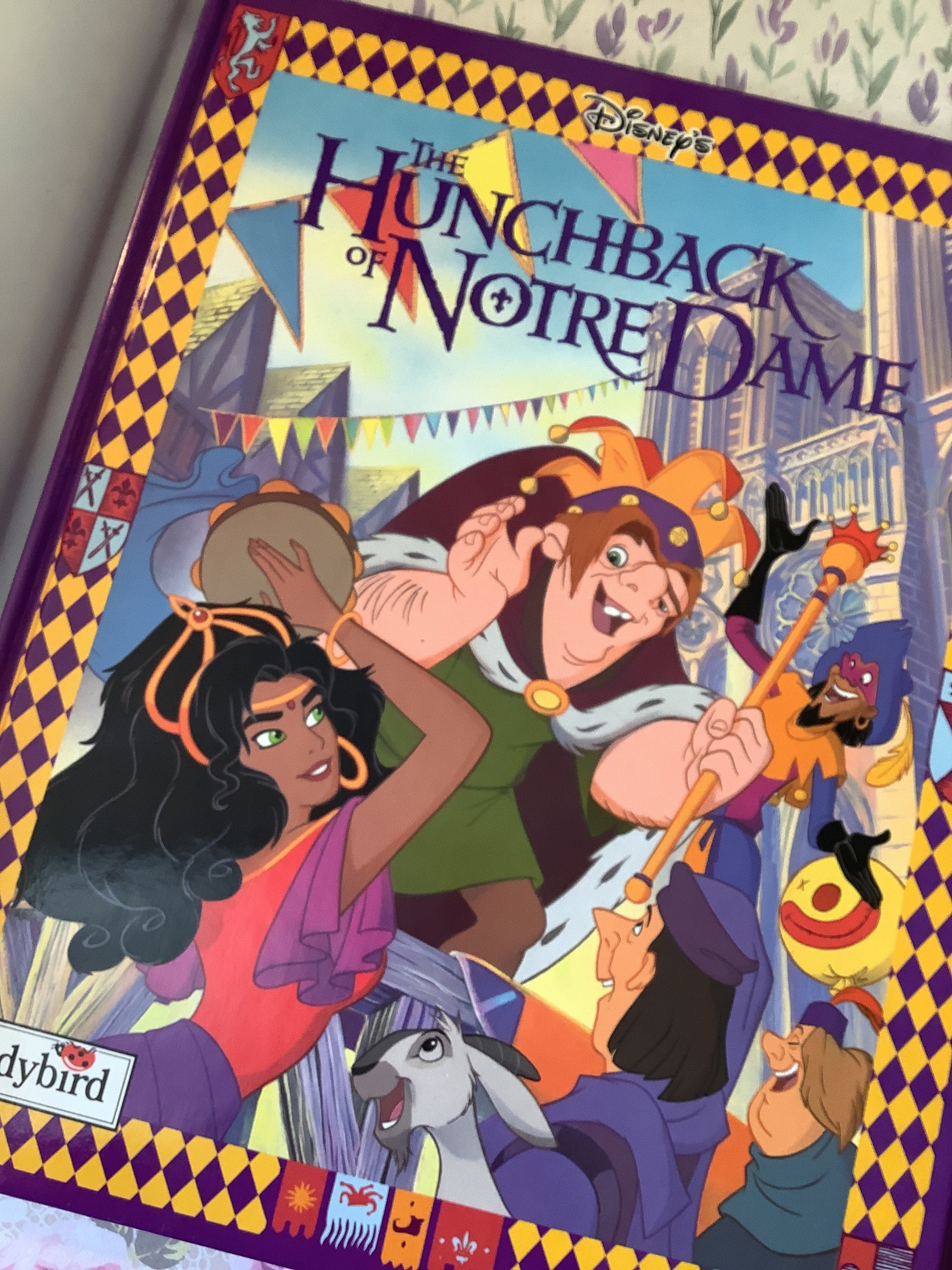 ヴィンテージ 1996 ディズニーの『ノートルダムの鐘』大型ハードカバー