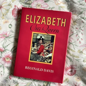 RARO vintage 1976 PRIMA EDIZIONE &#39;Elizabeth Our Queen&#39; Libro con copertina rigida di Reginald Davis - Da collezione - Pieno di fotografie a colori