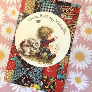 RZADKA Vintage/Retro Circa 1970s 'Specjalne życzenia urodzinowe' Karta Polly Patches z uroczym chłopcem i psem - Karta w stylu Holly Hobbie
