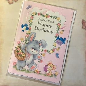 Cartão RARO Vintage Retro Circa 1980 'Desejando a você um feliz aniversário' - ADORÁVEL coelho, rato, pássaros azuis e design floral - Doce saudação