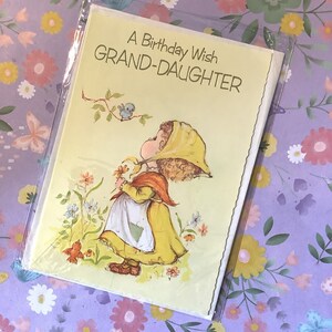 Cartão RARE Vintage Circa 1970s 'A Birthday Wish Grand-Daughter' - Design de menina fofa e pássaros - Cartão de neta amorosa vintage