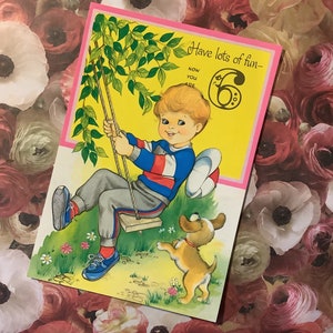 RARE Vintage/Retro Circa 1970 'Hai un sacco di divertimento ora che hai 6' Card - Cute Boy on a Swing & Dog Design - Sweet Verse -Nostalgic -Film Prop