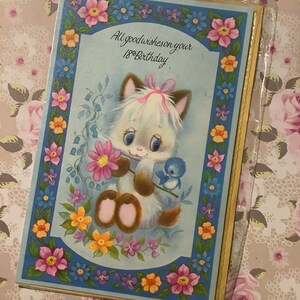 Cartão Vintage/Retro Circa 1970 'Todos os bons votos no seu 18º aniversário' - Gato fofo, pássaro azul e design floral - Um cartão para guardar - Verso doce