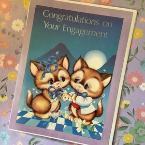 RARO biglietto d'auguri vintage/retrò, circa anni '70, con congratulazioni per il tuo fidanzamento, mai usato, con una coppia di gatti carini e un motivo floreale, Pevril Card