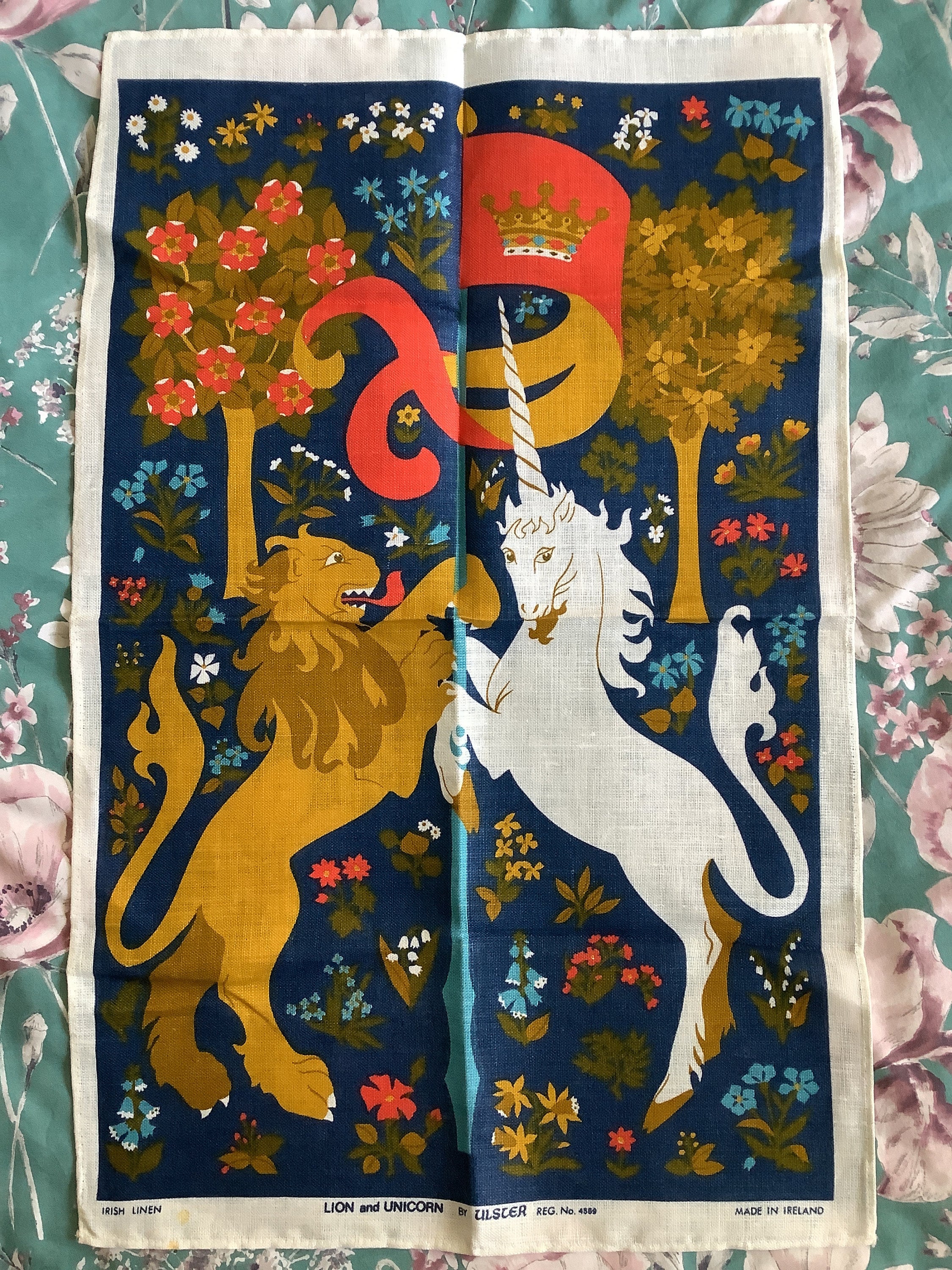 VERY RARE Stunning Vintage Circa 1970s lion and Unicorn Unused