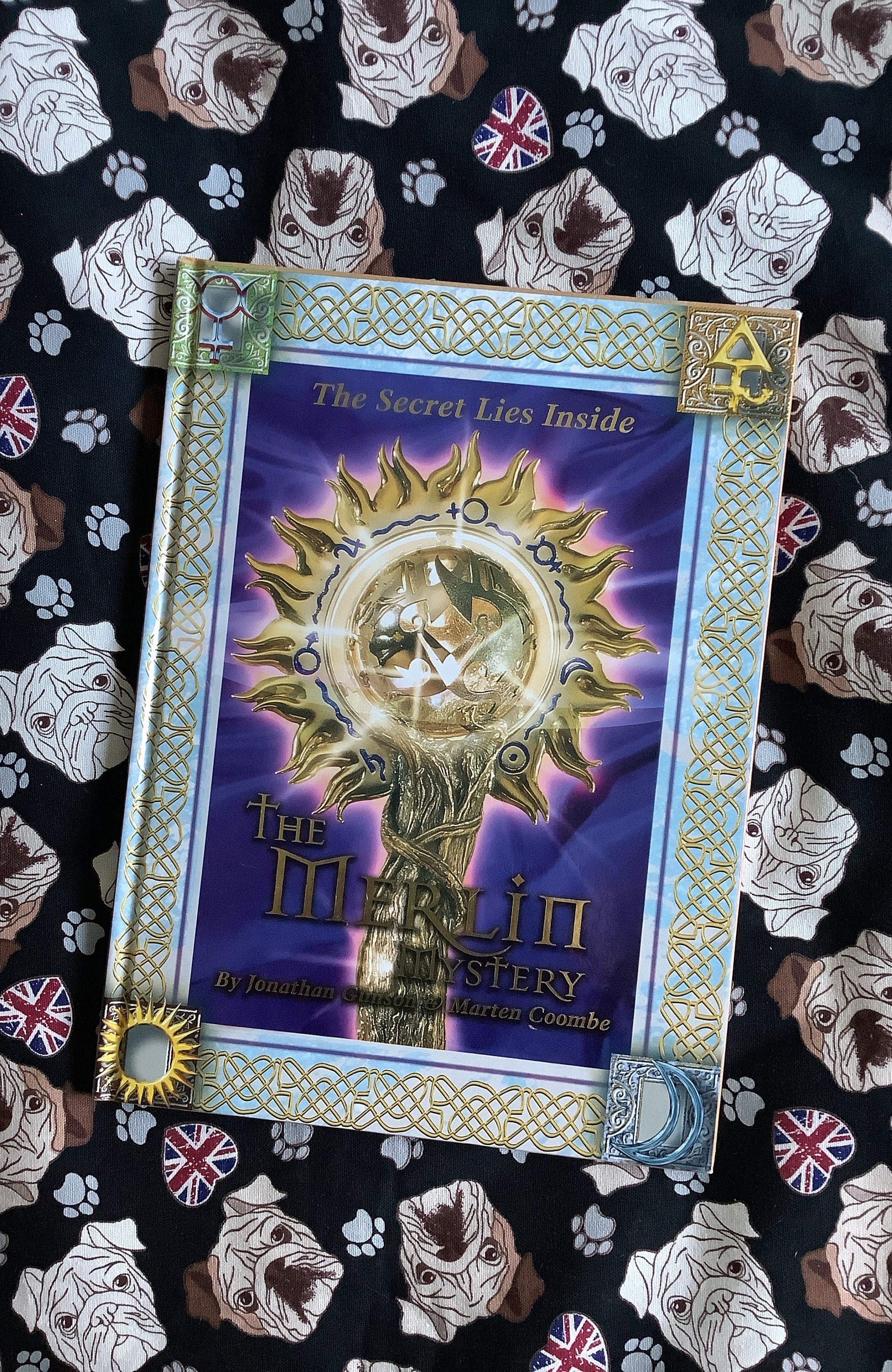 その他 Silk Vintage 1998 FIRST EDITION Copy of 'the Merlin Mystery' in