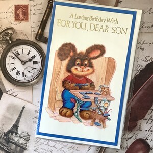 RARO Vintage/Retro Circa anni '70 'Un amorevole augurio di compleanno per te, caro figlio' - Simpatico design di coniglio e topo che giocano a domino! Carta nostalgica