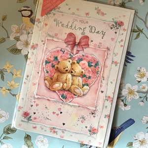 SCHATTIGE Vintage Circa jaren 1990 'On Your Wedding Day'-kaart met super schattig teddybeerpaar en bloemmotief - zoete vintage kaart om te schatten