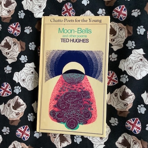 RARE livre pour enfants vintage 1978 première édition Moon-Bells et autres poèmes reliés par Ted Hughes - cadeau livre de poésie nostalgique pour enfants