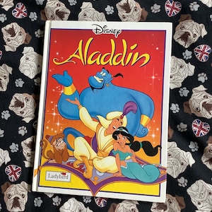 Książka w twardej oprawie &quot;Aladyn&quot; z 1993 roku z kolekcji Ladybird Disney Classics, duża, z obrazkami z filmu, z zagiętą okładką.