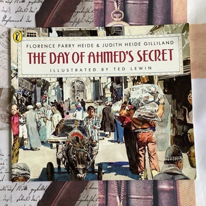 RARE Vintage 1997 'El día del secreto de Ahmed' Libro en rústica por Florence Heide & Judith Heide Gilliland Ilustrado por Ted Lewin - Egipto