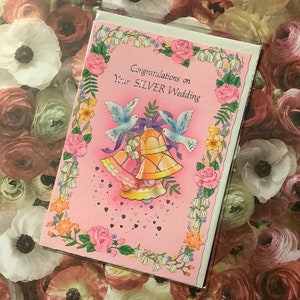 ZELDZAME vintage/retro, circa jaren 1980 ongebruikte 'Congratulations on Your Silver Wedding'-kaart - mooie klokken, duiven en bloemdessin - sentimenteel vers