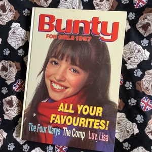 RARO Vintage &#39;Bunty For Girls 1997 Annual&#39; em capa dura - Livro colecionável - Presente de aniversário retrô divertido - Nostalgia da infância - Histórias fotográficas