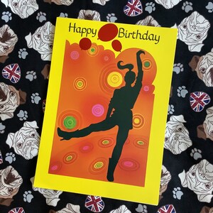 ZELDZAME grote echte Vintage/Retro Circa jaren 1980 'Happy Birthday' kaart met Funky, Disco Dancing Girl Design - Eenvoudige groet - Clubbing Fan Card