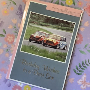 ZELDZAME vintage/retro kaart uit circa jaren 1980 'Verjaardagswensen aan een geliefde zoon' - Racing Mini's fotokaart - Mini Loving Son - Mini Car Racing Loving Son