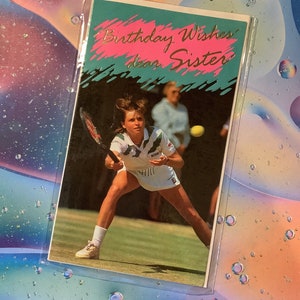 RARE Vintage/Retro Circa 1980s 'Birthday Wishes querida Sister' Cartão fotográfico com uma partida de tênis - Tennis Nostalgia - Tennis Fan Sister