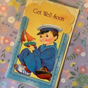RARE carte rétro/vintage de 1980 « Get Well Soon » sous cellophane avec l'enveloppe d'origine - Design mignon garçon de marin - vers doux - Insolite