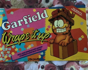 RARE Vintage 1987  'Garfield Wraps it up' in Paperback by Jim Davis -Fun Comic Strip Book -Garfield Fan Gift -The World's Favourite Cat Book