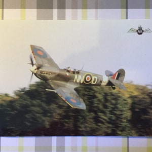 Uiterst ZELDZAME Vintage 'Shuttleworth Trust's Spitfire' Blanco Fotokaart Om In te lijsten - RAF Benevolent Fund - Royal Air Force Aeroplane - BESCHADIGD