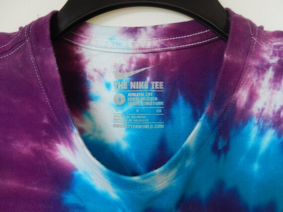 Adult Size Small / Nike / Purple Tie 