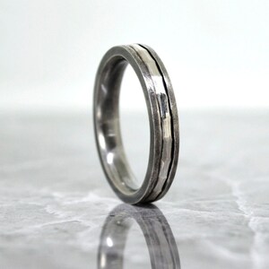 anillo de plata esterlina de peso medio para los hombres, regalo para él, banda de boda, anillo de plata texturizado, anillo de plata oxidado para los hombres, anillo de dos tonos