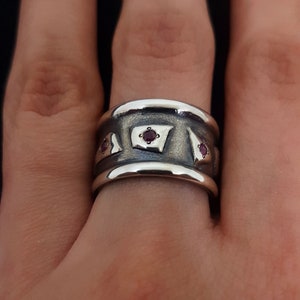 Bague en argent sterling oxydé : anneau large avec rubis naturels