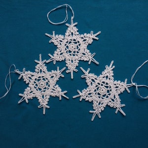 White Christmas tree decoration Crochet snowflakes ornament Christmas home window decor Xmas tree decorations set of 3