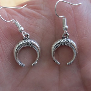 Cow Horn Charm Earrings: Silver Tone Southwestern Jewelry