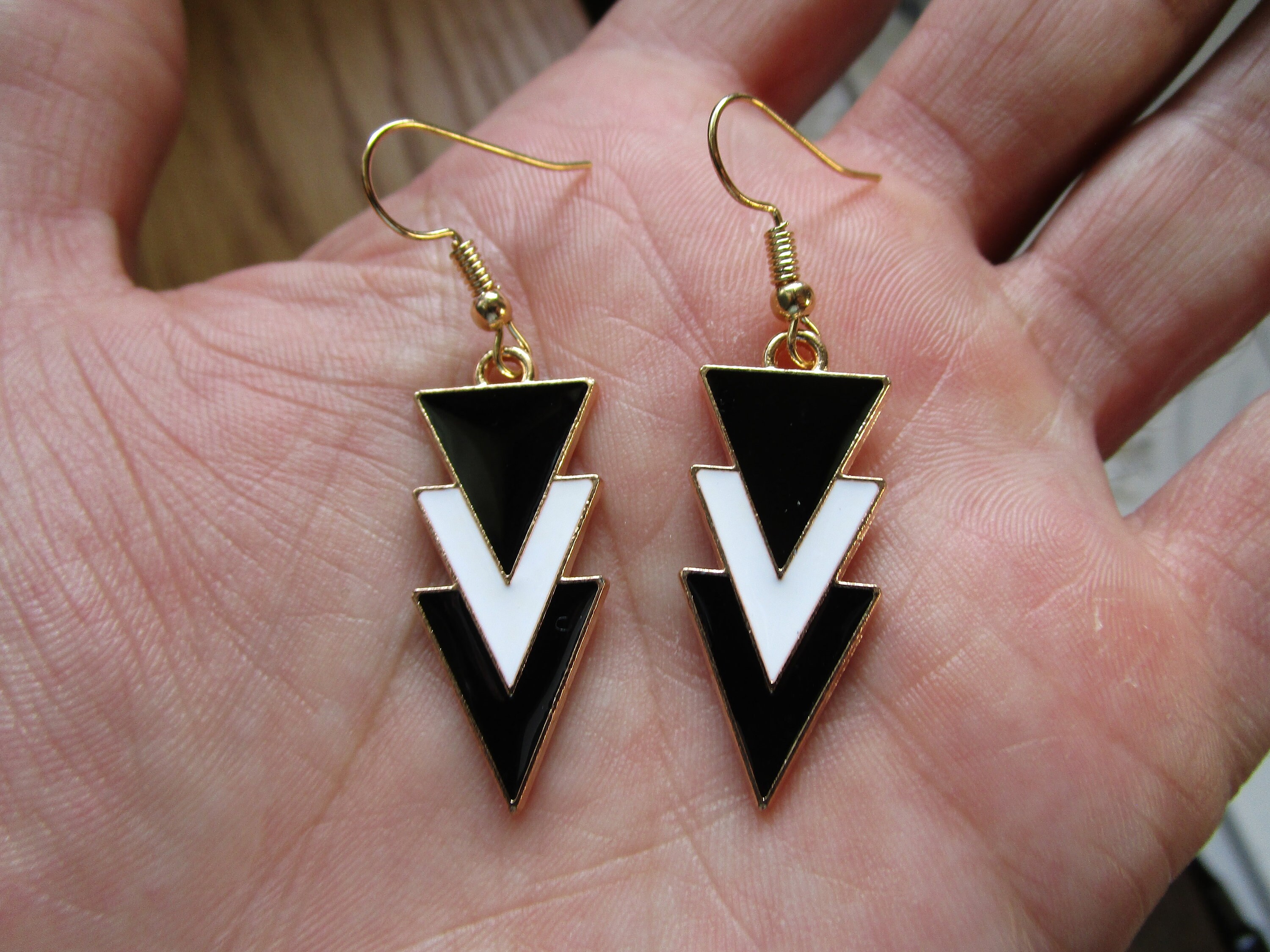 TOTALLY 80s EARRINGS Black/White Enamel Triangles Charm Etsy