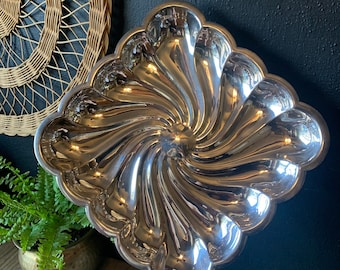 Vintage zilveren schaal | Vierkante geribbelde zilveren serveerschaal | Geschulpte randen | Decoratief zilveren dienblad | Zilveren dessertbordje