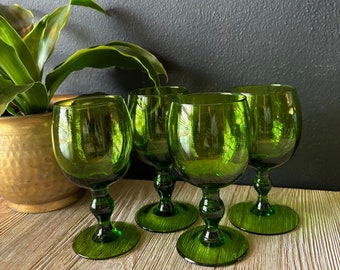 Vintage Bright Green Wine Goblets, Small Green Footed Juice Glasses, Retro Green Barware, Mid Century Glassware, Green Cocktail Stemware