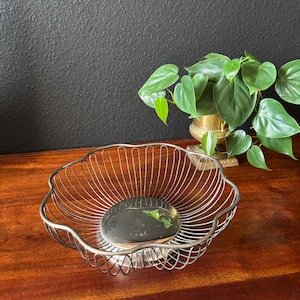 Vintage Silver Plate Wire Fruit Basket, Scalloped Edge, Silver Metal Decor Basket, Made in Hong Kong, Silver Wedding Decor, Silver Wire Bowl