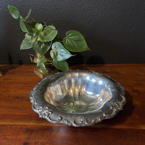 Vintage International Silver Company Orleans Ornate Silver Plate Serving Bowl, Silver Wedding Decor, Round Metall Dish, Silver Dinnerware