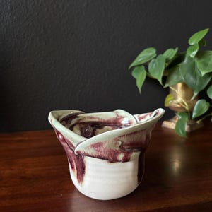 Vintage Handgemachte Keramik Studio Keramik, Innen-Blumentopf, Sukkulentenschüssel, Singed Tulip-Keramikvase, signiertes Steinzeug, Tropfmarmorglasur
